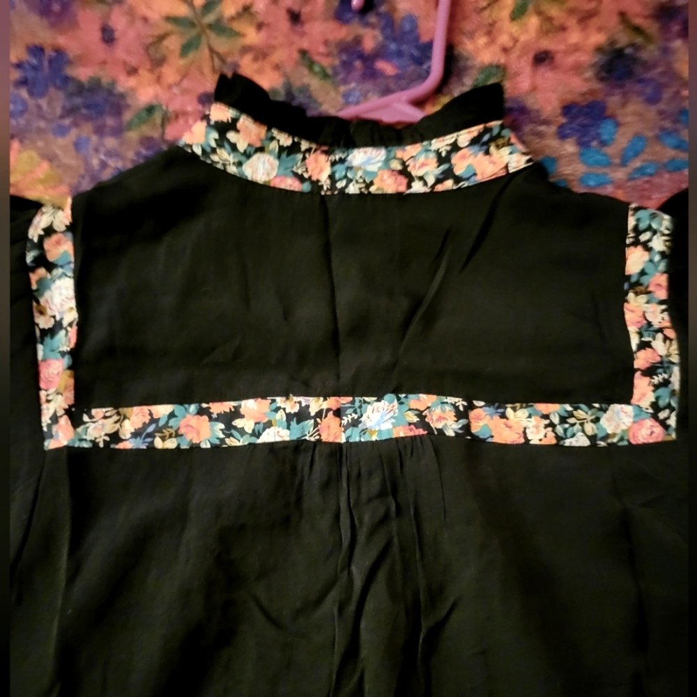 Andree By Unit Blk Button-Up W/ Floral Design, Ru… - image 7